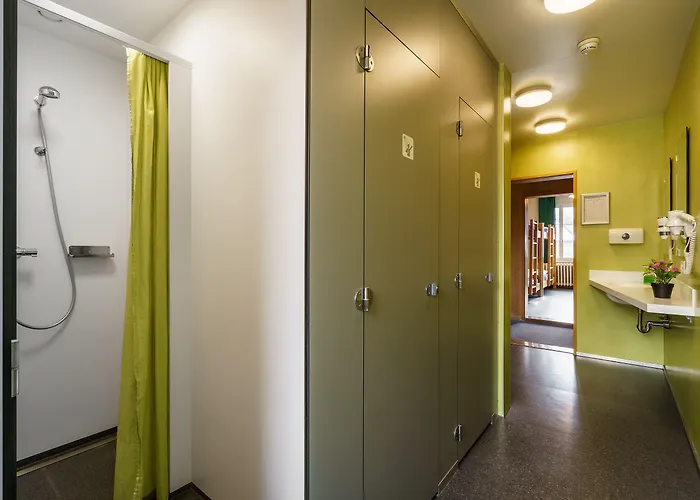 Albergue Backpackers Sonnenhof - *